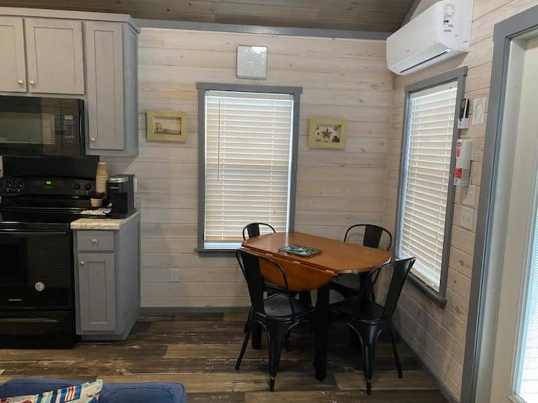 Surf City 2Br Park Home With Waterfront View And Parking Zewnętrze zdjęcie