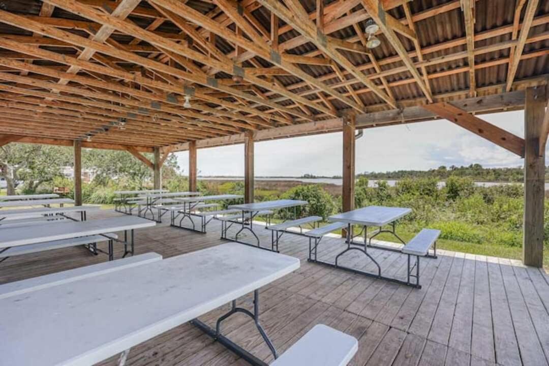 Surf City 2Br Park Home With Waterfront View And Parking Zewnętrze zdjęcie
