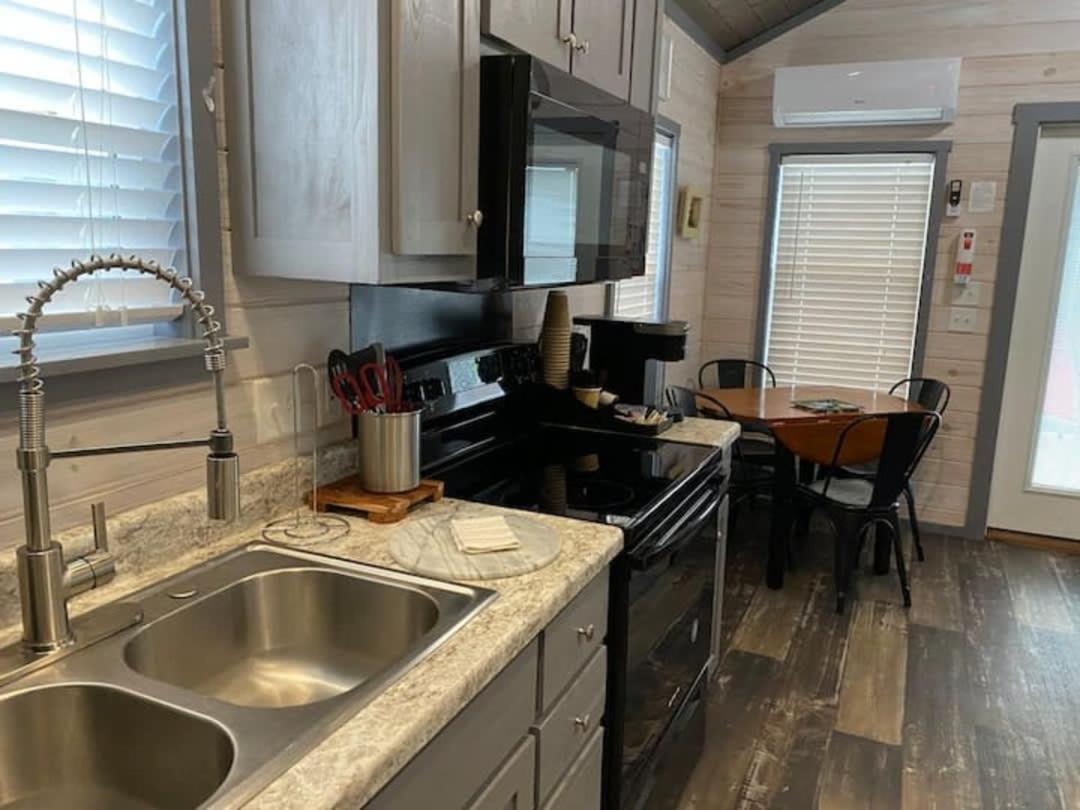 Surf City 2Br Park Home With Waterfront View And Parking Zewnętrze zdjęcie