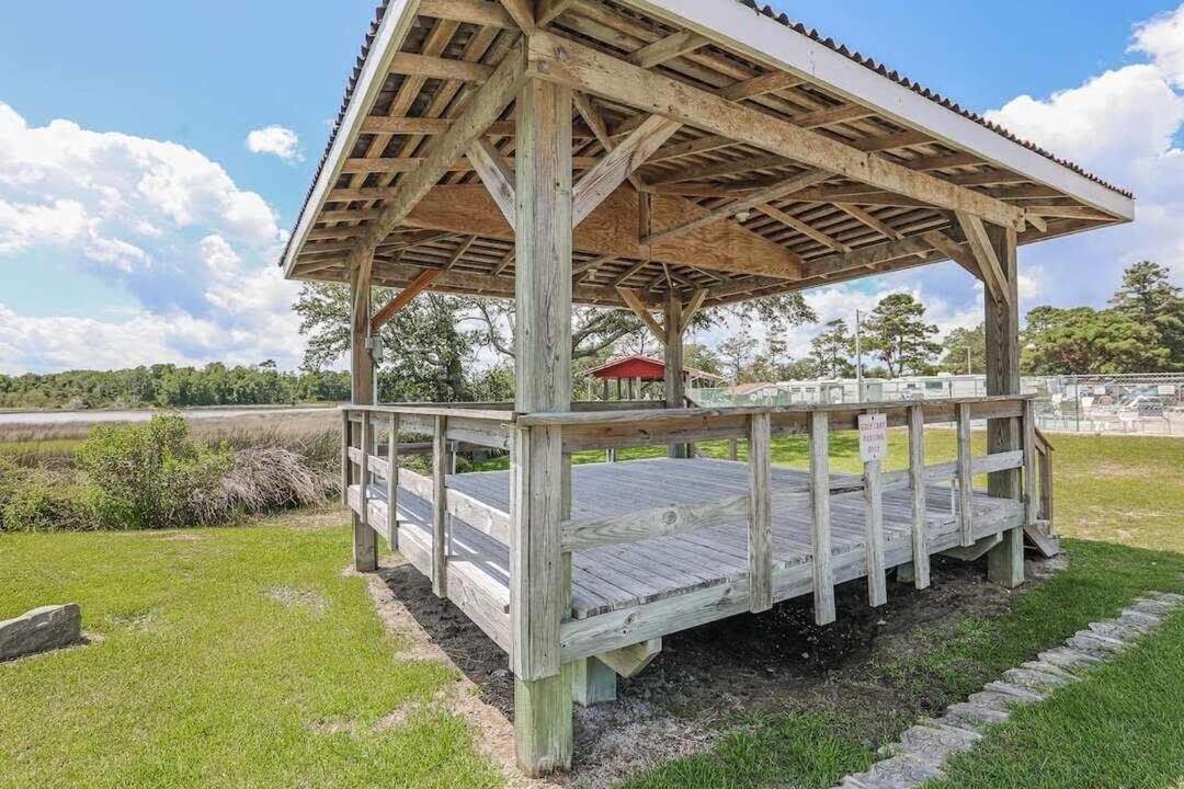 Surf City 2Br Park Home With Waterfront View And Parking Zewnętrze zdjęcie